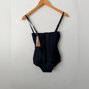 SKIMS Waist Cincher Thong Bodysuit Onyx Black Size M Sculpting Shapewear NWT